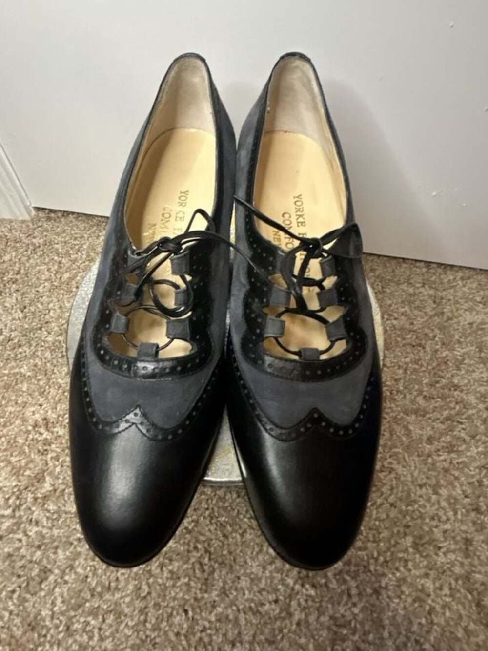 Yorke Fashion Comfort Two-Tone Suede and Leather Oxford Heels Size 39.5-8.5/9 - Picture 3 of 9